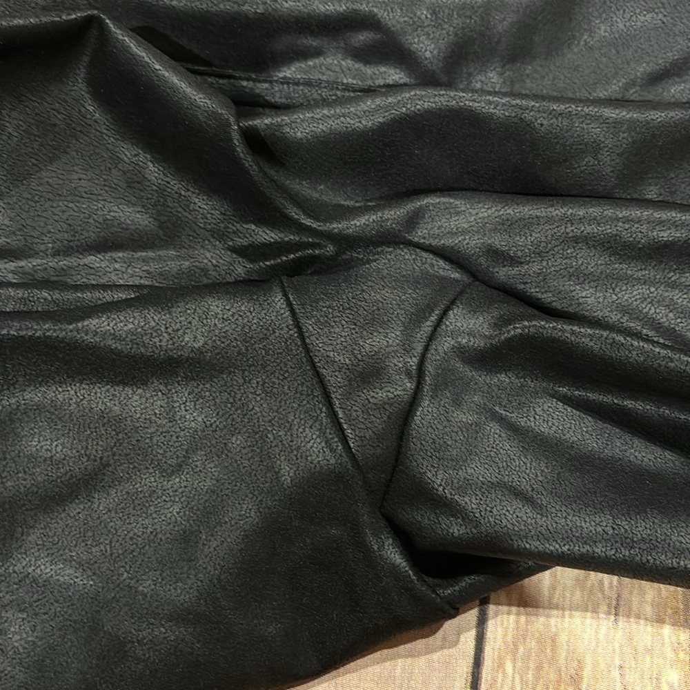 Spanx medium petite leggings shiny black great condition - Picture 4 of 5